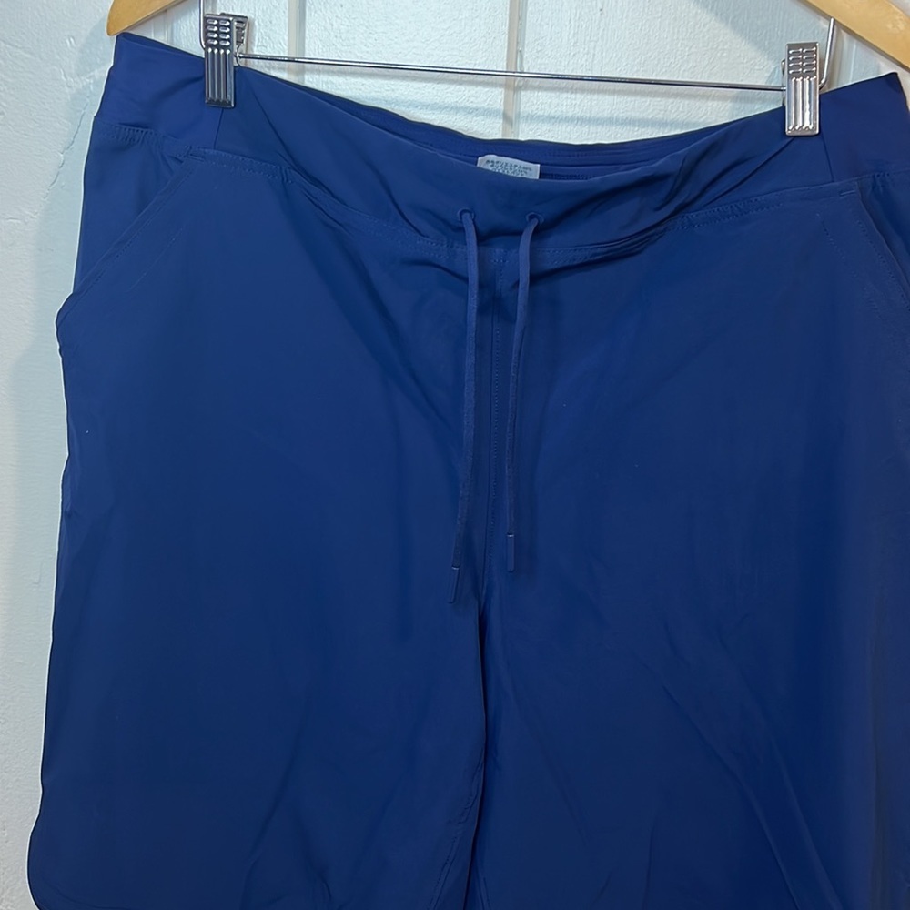 Lands End blue shorts for summer w pockets and drawstring - Picture 3 of 5